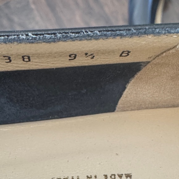 Salvatore Ferragamo Vintage Navy Leather Flats with Gold Accent, Sz 9.5, EUC - Picture 8 of 10